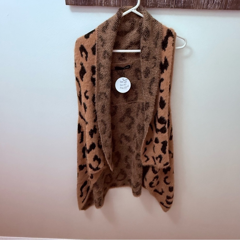 Sz. M/L On Blue Leopard Fuzzy Handkerchief Hem Sleeveless Sweater Vest - Picture 3 of 9